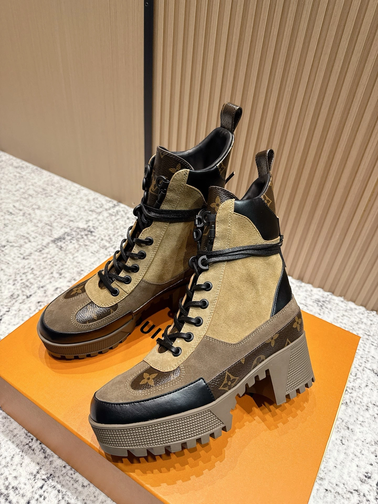 COCO-- 8V 1A524D cowhide Heel height ：7cm Waterproof：3.5cm item:E-X362J2911
